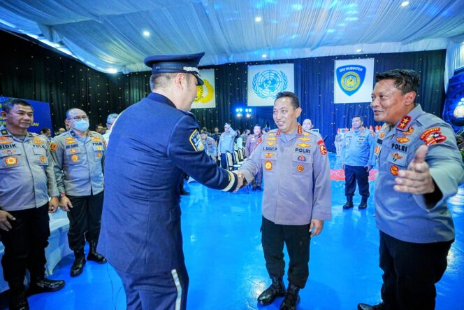 
 Kapolri Jenderal Listyo Sigit Prabowo beserta jajarannya.